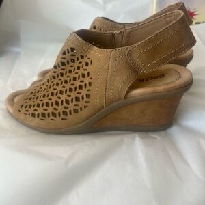 Earth Tan Wedge Sandals with Laser-Cut Cascade Design